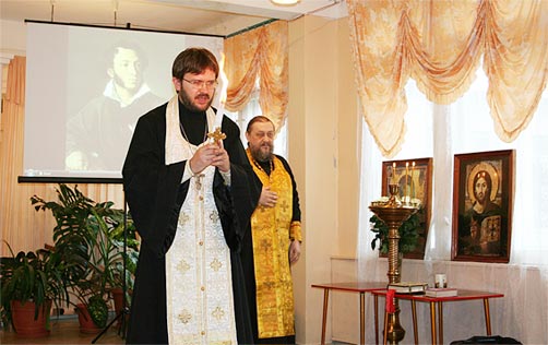 БЛАГОДАРСТВЕННЫЙ МОЛЕБЕН совершили священники Константин Слепинин и Сергий Попов