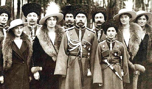 ЦАРЬ НИКОЛАЙ II с дочерьми и наследником Алексеем
