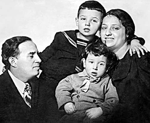 ВОЛЬФ ГЕРШ-ЛЕЙБОВИЧ и Елена Семёновна с сыновьями Александром и Павлом
