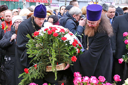 РПЦ ПОЧТИЛА ПАМЯТЬ жителей блокадного Ленинграда