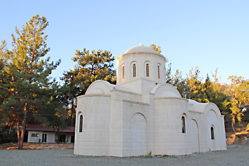 Храм прп. Серафима, построенный архимандритом Амвросием