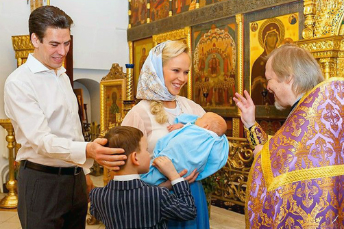 Дмитрий Дюжев с семьёй