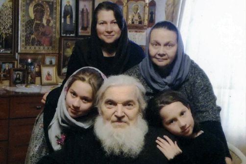 Батюшку Никона любили
многие и приезжали
к нему за советом